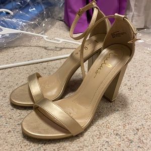 Lulus taylor champagne/gold block heels